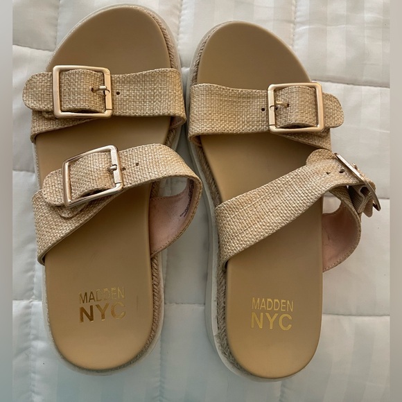 Steve Madden NYC Women's Tan Soft Raffia Sandals w/ Gold Buckle Size 8 - Picture 3 of 7